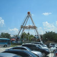 遊園地施設があります。