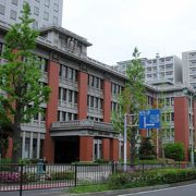 昔は横浜生糸検査所だった建物