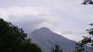 見る角度によって違う山