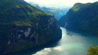 7人姉妹の滝を遠景で見ることができるOrnesvingen展望台 ＆ 湾の奥までが一望できるトレイル