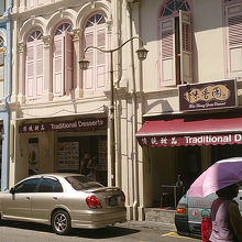 テンプルストリートにあります。マクドナルドの斜め前あたり。