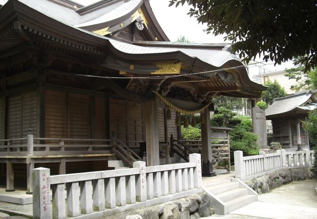 住宅街の中の神社