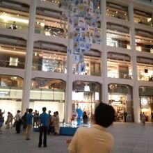 １階ホールの飾りもドラえもん