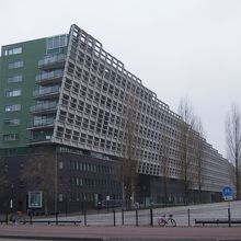 奇抜なデザインの集合住宅2