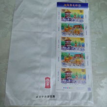 ポストのスタンプが可愛いレトロな紙袋