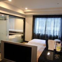 かなり広い室内