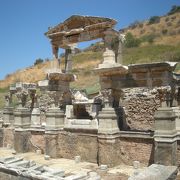 皇帝にささげた泉「トラヤヌスの泉」～エフェス（エフェソス）遺跡～