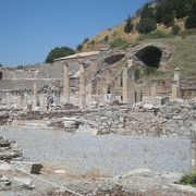 今では柱と土台が「ドミティアヌス神殿」～エフェス（エフェソス）遺跡～