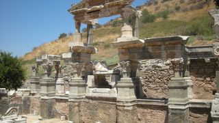 皇帝にささげた泉「トラヤヌスの泉」～エフェス（エフェソス）遺跡～
