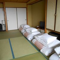 布団が初めから準備されている。1度も座布団には座らず。