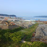 元々、木材置場しか見えなかったが、ガレキも少し・・・