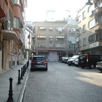 ホテル前の通り　突き当りを右に行くとブルーモスク方面