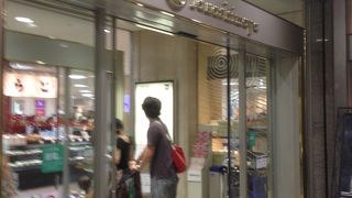 地下一階フードフロアが充実