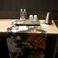 お水２本＋冷蔵庫にはジュース等４本があり無料です