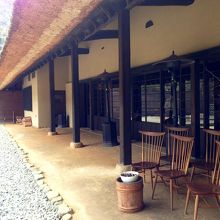 趣ある茅葺き屋根