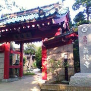 遊行寺スポット：赤門と板割浅太郎の墓