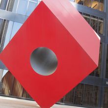 角が地面ですがバランスよくたっています