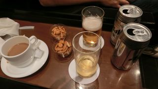ビールと軽い飲み物しかありません
