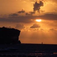 ホテルのビーチで夕日が沈むのを見てました。キレイだったー