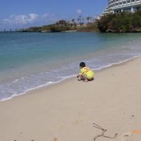 帰る間際にビーチをお散歩。貝はあまり見つかりませんでした。