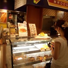 紀ノ国屋さんの近くで目立ちます