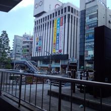 上野駅中央改札口から信号を渡り直ぐです