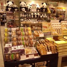 入口近くで上野らしくパンダ