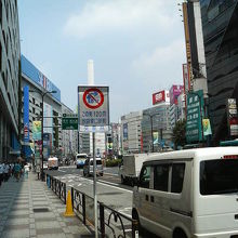 池袋駅に併設でお盆時期でも結構な人手でした。