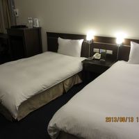 スーツケースを広げるのには狭いかなー