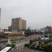 大通りが一望。かなり都会。