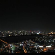 川側の夜景。