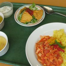 Ａランチはチキンのトマト煮　650円。安い！