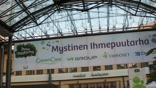 チケットがなくてもホームに入れます。