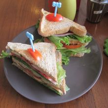 サンドイッチ到着です