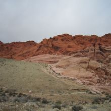 少し歩いてペトログリフを見るのがお勧め