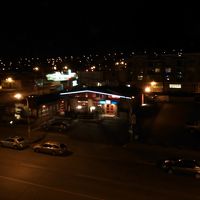 南側の眺望、やや左奥の明るいところがセブンイレブン。