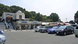 小さ目のサービスエリア。