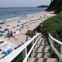 階段を降りるとビーチは目の前