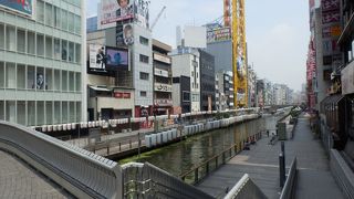 大阪ミナミにある戎橋の東側の橋