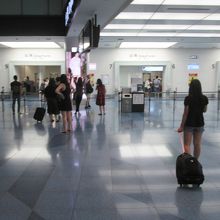 羽田空港 国際線旅客ターミナル、出国審査場前