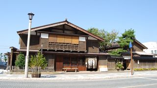 昔ながらの建物が雰囲気よし