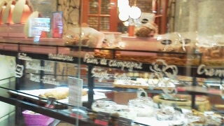 メトロ直結のベーカリーレストラン