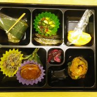 夕食です、ご飯とみそ汁のお代わり出来ます