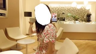 必要最低限の飲み物軽食があるラウンジ