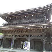 井波彫りが素晴らしい