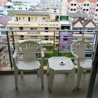 落ち着くベランダ。プールビューを選択すればもっときれい。