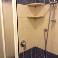 バスタブは無しのシャワーのみです。