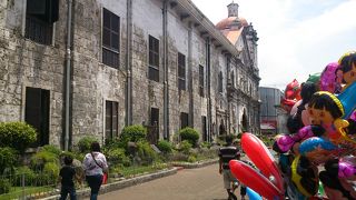 人がたくさん集まる大きな教会