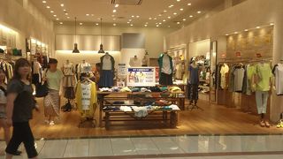 クオリティ＆リラックスをテーマとした レディース・ファッションブランド