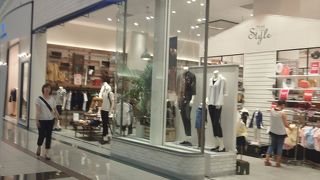 子供から大人まで各種服がそろっていました。